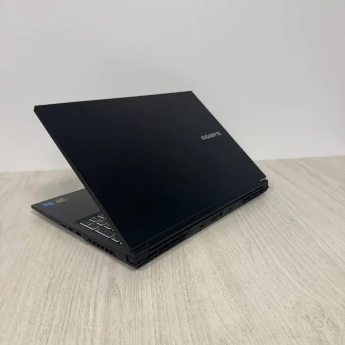 Ігровий ноутбук Gigabyte G6 KF / 16" (1920x1200) IPS / Intel Core i7-13620H (10 (16) ядер по 3,6 - 4,9 ГГц) / 16 ГБ DDR5 / 1000 ГБ SSD / nVidia GeForce RTX 4060, 8 ГБ GDDR6, 128-біт / Веб-камера б/в - зображення 7