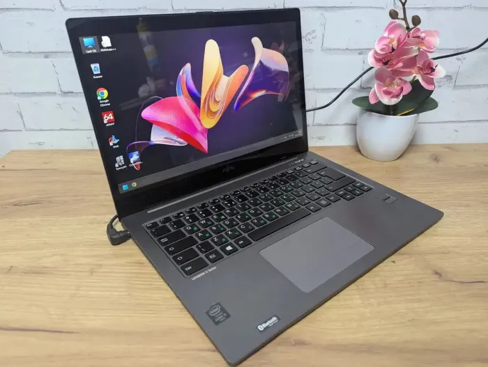Ультрабук Fujitsu LifeBook U904 / 14" (3200x1800) IPS Touch / Intel Core i5-4300U (2 (4) ядра по 1.9 - 2.9 GHz) / 6 GB DDR3 / 128 GB SSD / Intel HD Graphics 4400 / WebCam / Без АКБ б/в - зображення 5