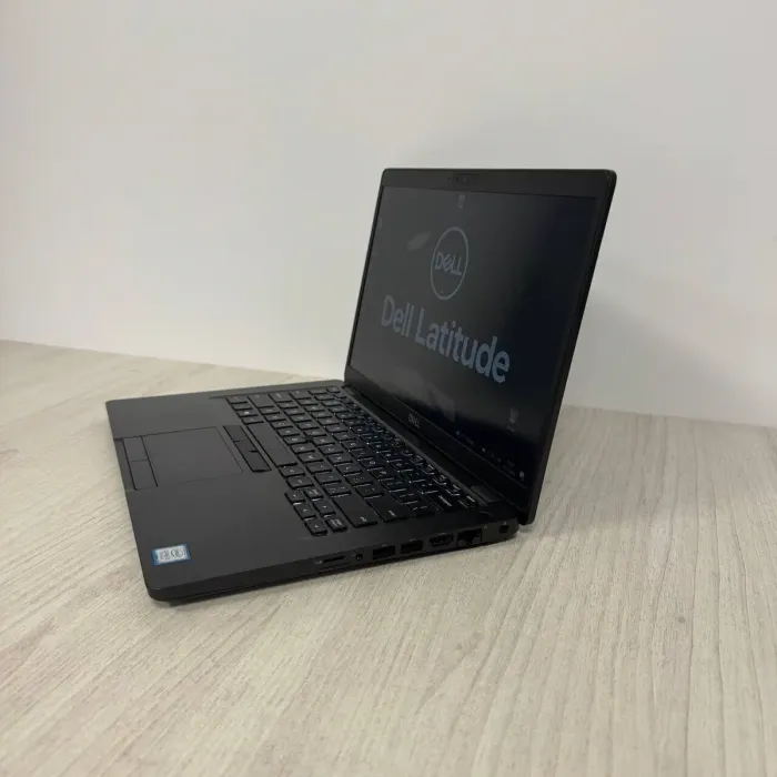 Ультрабук Б-клас Dell Latitude 5400 / 14" (1920x1080) IPS / Intel Core i5-8265U (4 (8) ядра по 1.6 - 3.9 GHz) / 16 GB DDR4 / 256 GB SSD / AMD Radeon 550X, 2 GB GDDR5, 64-bit / WebCam б/в - зображення 5