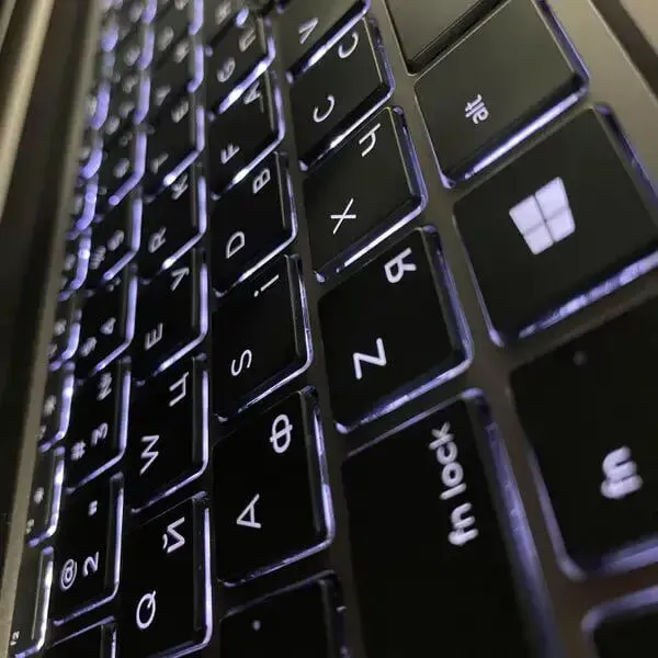 Мобільна робоча станція HP ZBook 15 G5 / 15.6" (1920x1080) IPS / Intel Core i7-8850H (6 (12) ядер по 2.6 - 4.3 GHz) / 32 GB DDR4 / 512 GB SSD / nVidia Quadro P1000, 4 GB GDDR5, 256-bit / WebCam / TouchID б/в - зображення 6