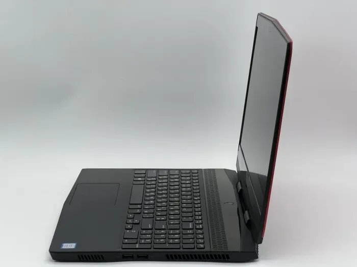 Ігровий ноутбук Dell Alienware m15 / 15.6" (1920x1080) IPS / Intel Core i7-8750H (6 (12) ядер по 2.2 - 4.1 GHz) / 16 GB DDR4 / 480 GB SSD / nVidia GeForce GTX 1070 Max-Q, 8 GB GDDR5, 256-bit / WebCam б/в - зображення 4