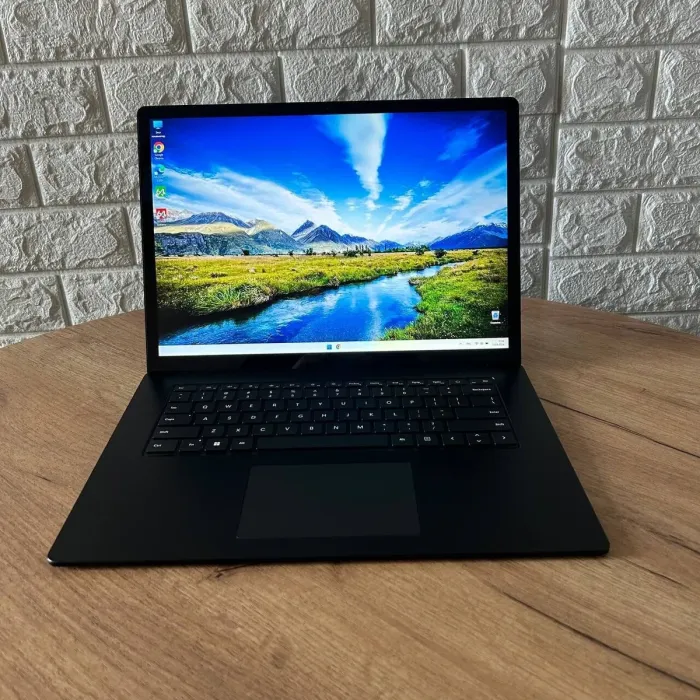 Ультрабук Microsoft Surface Laptop 5 / 15" ( 2496x1664) IPS Touch / Intel Core i7-1255U (10 (12) ядер по 3.5 - 4.7 GHz) / 16 GB DDR4 / 512 GB SSD NVMe / Intel Iris Xe Graphics / WebCam б/в - зображення 2