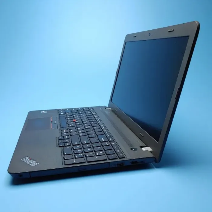 Ноутбук Lenovo ThinkPad E565 / 15.6" (1366x768) TN / AMD A6-8500P (2 ядра по 1.6 - 3.0 GHz) / 8 GB DDR3 / 240 GB SSD / AMD Radeon R5 Graphics / WebCam / DVD-ROM / Win 10 Pro б/в - зображення 5