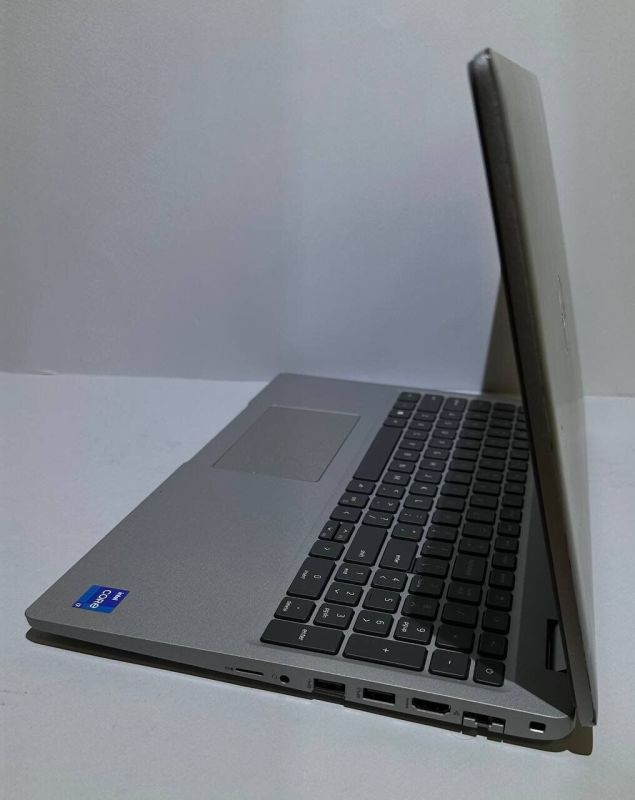 Мобільна робоча станція Б-клас Dell Precision 3560 / 15.6" (1920x1080) TN / Intel Core i7-1165G7 (4 (8) ядра по 2.8 - 4.7 GHz) / 16 GB DDR4 / 256 GB SSD / nVidia Quadro T500, 2 GB GDDR6, 64-bit / WebCam / Win 11 Pro б/в - зображення 5