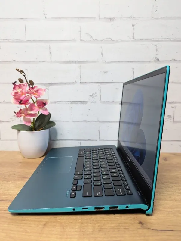 Ноутбук Asus VivoBook S430U / 14" (1920x1080) TN / Intel Core i3-8130U (2 (4) ядра по 2.2 - 3.4 GHz) / 20 GB DDR4 / 500 GB SSD / Intel UHD Graphics 620 / WebCam б/в - зображення 4