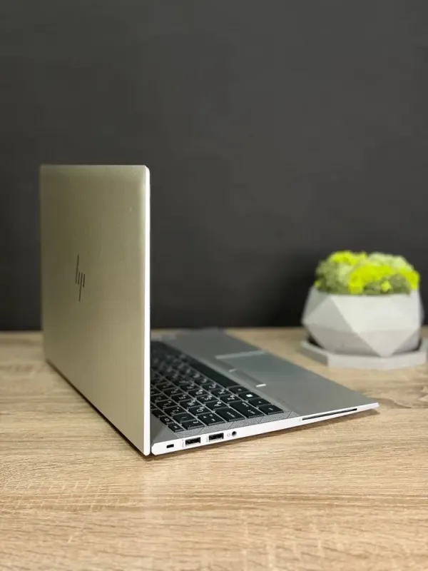 Ультрабук HP EliteBook 845 G8 / 14" (1920х1080) IPS / AMD Ryzen 7 Pro 5850U (8 (16) ядер по 1.9 - 4.4 GHz) / 16 GB DDR4 / 256 GB SSD M.2 / AMD Radeon RX Vega 8 Graphics / WebCam / Win 11 б/в - зображення 4