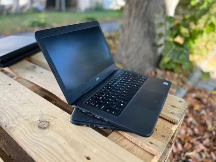 Ультрабук Dell latitude 3310 / 13.3" (1366x768) TN / Intel Core i3-8145U (2 (4) ядра по 2.1 - 3.9 GHz) / 8 GB DDR4 / 256 GB SSD / Intel UHD Graphics 620 / WebCam / Win 10 Lic б/в - зображення 3