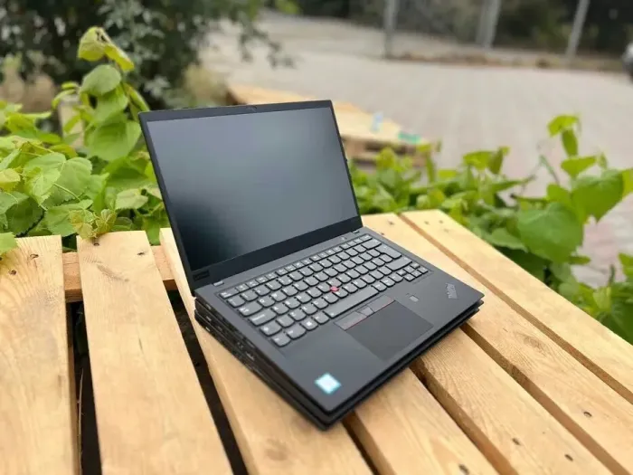 Ультрабук Lenovo ThinkPad X1 Carbon G6 / 14" (1920x1080) IPS / Intel Core i5-8350U (4 (8) ядра по 1.7 - 3.6 GHz) / 8 GB DDR3 / 256 GB SSD M.2 / Intel UHD Graphics 620 / WebCam б/в - зображення 7