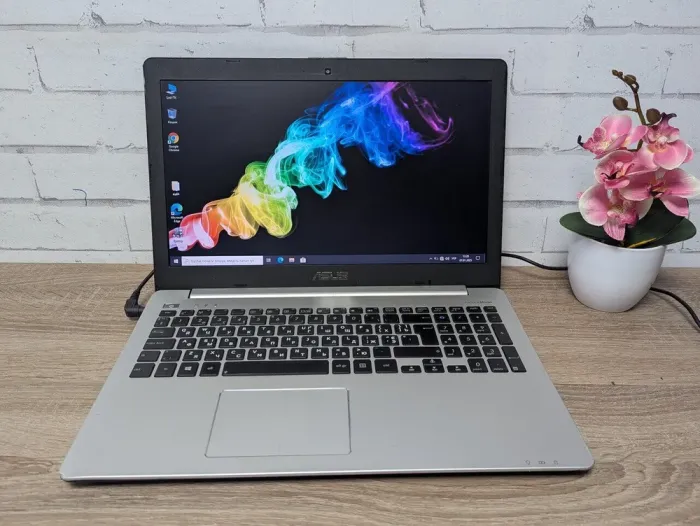 Ноутбук Б-клас Asus A551L / 15.6" (1366x768) TN / Intel Core i5-4210U (2 (4) ядра по 1.7 - 2.7 GHz) / 12 GB DDR3 / 256 GB SSD / nVidia GeForce 840M, 2 GB GDDR3, 64-bit / WebCam / DVD-ROM / Без АКБ б/в - зображення 2