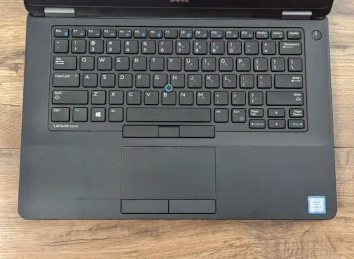 Ноутбук Dell Latitude E5470 / 14" (1366x768) TN / Intel Core i5-6200U (2 (4) ядра по 2.3 - 2.8 GHz) / 8 GB DDR4 / 256 GB SSD / Intel HD Graphics 520 / WebCam б/в - зображення 3