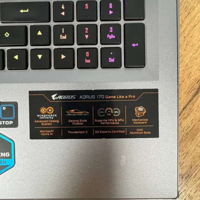 Ігровий ноутбук Б-клас Gigabyte Aorus 17G XC / 17.3" (1920x1080) IPS / Intel Core i7-10870H (8 (16) ядер по 2.2 - 5.0 GHz) / 16 GB DDR4 / 1000 GB SSD / nVidia GeForce RTX 3070, 8 GB GDDR6, 256-bit / WebCam б/в - зображення 8