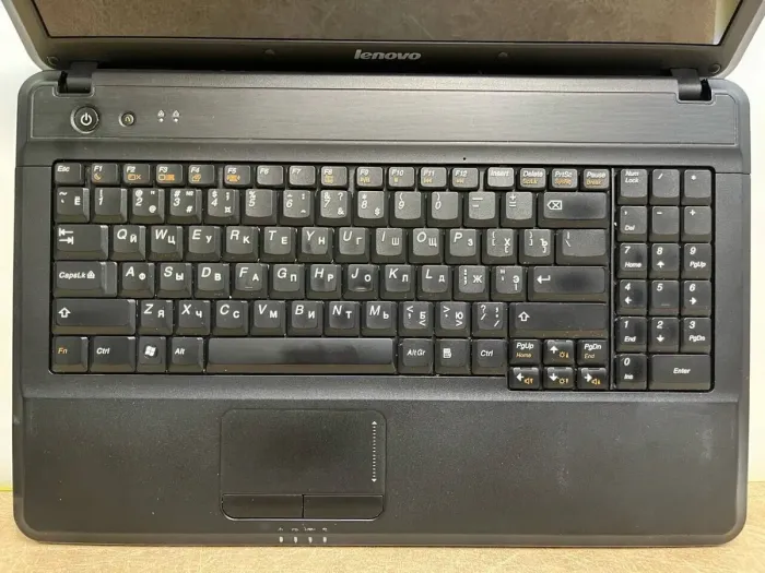 Ноутбук Б-клас Lenovo G550 / 15.6" (1366x768) TN / Intel Pentium T4500 (2 ядра по 2.3 GHz) / 4 GB DDR3 / 120 GB SSD / Intel GMA Graphics 4500M / WebCam б/в - зображення 4