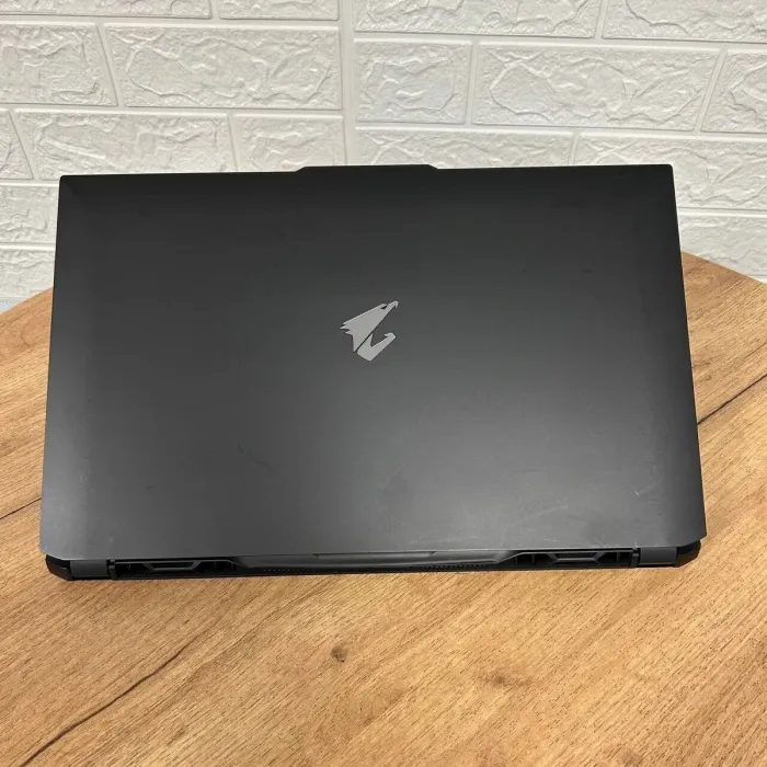 Ігровий ноутбук Б-клас Gigabyte Aorus 7 9KF / 17.3" (1920x1080) IPS / Intel Core i5-12500H (12 (16) ядер по 3.3 - 4.5 GHz) / 16 GB DDR4 / 512 GB SSD / nVidia GeForce RTX 4060, 8 GB GDDR6, 128-bit / WebCam б/в - зображення 3