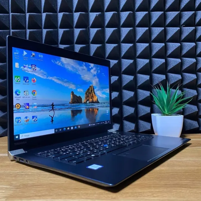 Ноутбук Toshiba Tecra X40-D-149 / 14" (1920x1080) TN Touch / Intel Core i5-7200U (2 (4) ядра по 2.5 - 3.1 GHz) / 16 GB DDR4 / 256 GB SSD / Intel HD Graphics 620 / WebCam б/в - зображення 3