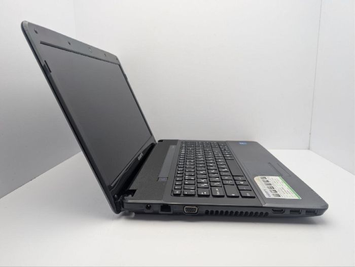 Ноутбук Gigabyte Q2532 / 15.6" (1366x768) TN / Intel Core i3-2348M (2 (4) ядра по 2.3 GHz) / 6 GB DDR3 / 320 GB HDD / Intel HD Graphics 3000 / WebCam / DVD-ROM б/в - зображення 4