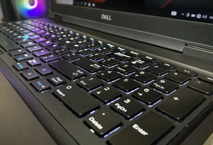 Ультрабук Dell Latitude 5590 / 15.6" (1920x1080) TN / Intel Core i5-8350U (4 (8) ядра по 1.7 - 3.6 GHz) / 8 GB DDR4 / 256 GB SSD / nVidia GeForce MX130, 2 GB GDDR5, 64-bit / WebCam б/в - зображення 5