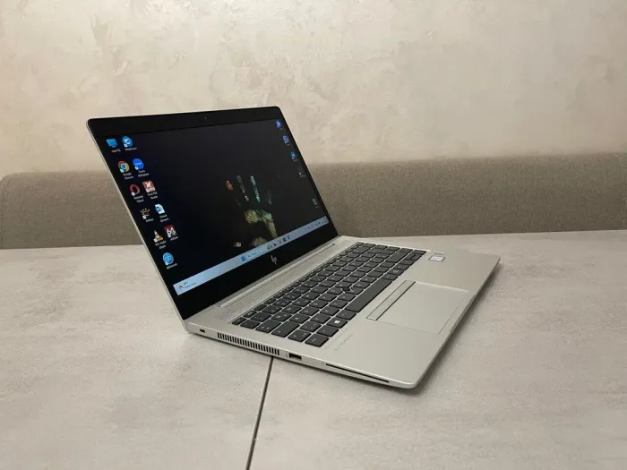 Ультрабук HP EliteBook 840 G5 / 14" (1920x1080) IPS / Intel Core i5-8365U (4 (8) ядра по 1.6 - 4.1 GHz) / 16 GB DDR4 / 256 GB SSD M.2 / Intel UHD Graphics 620 / WebCam б/в - зображення 5