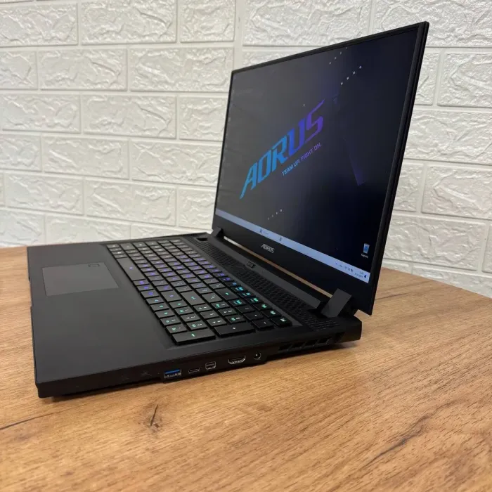 Ігровий ноутбук Б-клас Gigabyte Aorus 17G YD / 17.3" (1920x1080) IPS / Intel Core i7-11800H (8 (16) ядер по 2.3 - 4.6 GHz) / 32 GB DDR4 / 512 GB SSD / nVidia GeForce RTX 3080, 8 GB GDDR6, 256-bit / WebCam б/в - зображення 5