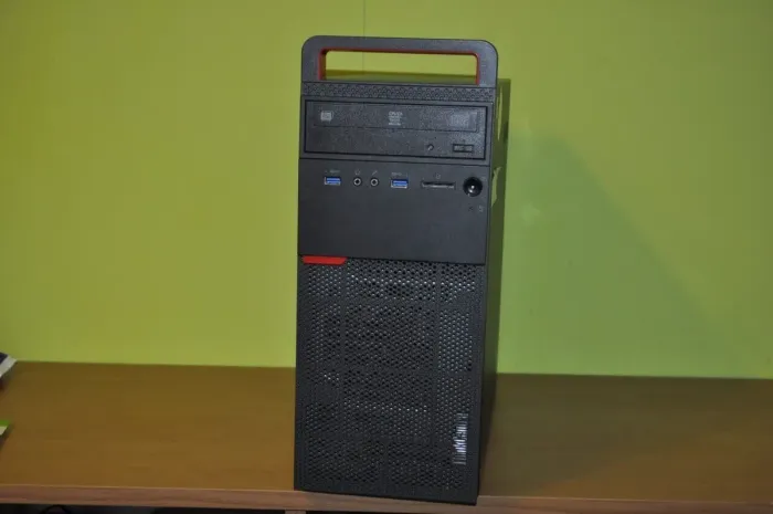 Комп'ютер Lenovo ThinkCentre M700 Tower / Intel Core i5-6400 (4 ядра по 3,7 - 3,3 ГГц) / 12 ГБ DDR4 / 120 ГБ SSD + 120 ГБ SSD / Intel HD Graphics 530 / DVD-ROM / Windows 11 Pro б/в - зображення 2