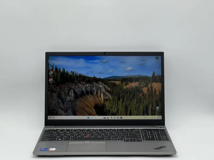 Ультрабук Б-клас Lenovo ThinkPad E15 Gen 4 / 15.6" (1920x1080) IPS / Intel Core i7-1255U (10 (12) ядер по 3.5 - 4.7 GHz) / 16 GB DDR4 / 480 GB SSD / Intel Iris Xe Graphics / WebCam б/в - зображення 2