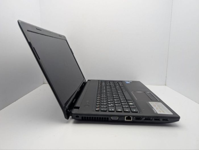 Ноутбук Lenovo G570 / 15.6" (1366x768) TN / Intel Core i3-2310M (2 (4) ядра по 2.1 GHz) / 8 GB DDR3 / 640 GB HDD / Intel HD Graphics 3000 / WebCam / DVD-ROM б/в - зображення 4