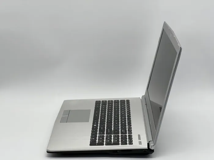 Ігровий ноутбук MSI PL60 7RD-013US / 15.6" (1920x1080) IPS / Intel Core i7-7500U (2 (4) ядра по 2.7 - 3.5 GHz) / 16 GB DDR4 / 120 GB SSD + 1000 GB HDD / nVidia GeForce GTX 1050, 2 GB GDDR5, 128-bit / WebCam  б/в - зображення 4