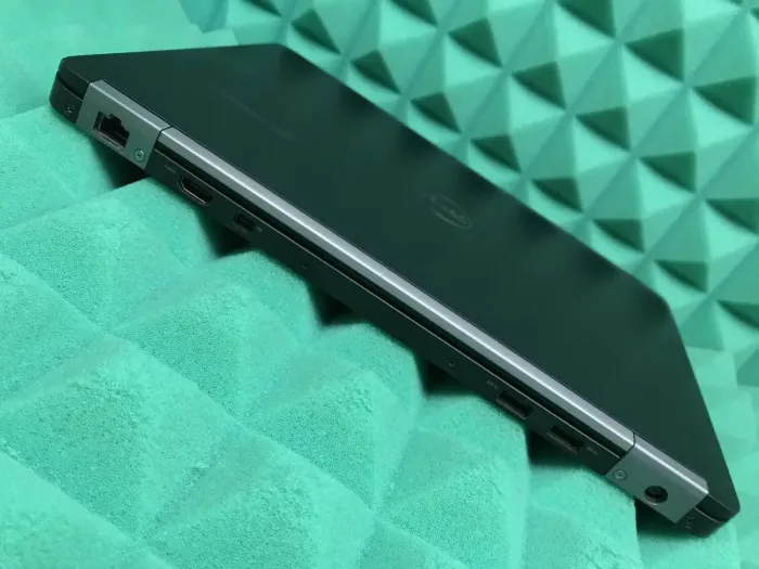 Нетбук Dell Latitude 12 E7270 / 12.5" (1366x768) TN / Intel Core i5-6300U (2 (4) ядра по 2.4 - 3.0 GHz) / 8 GB DDR4 / 128 GB SSD / Intel HD Graphics 520 / WebCam / HDMI / miniDP / Windows 10 б/в - зображення 9