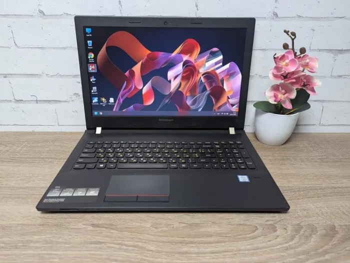 Ноутбук Б-клас Lenovo E51-80 / 15.6" (1366x768) TN / Intel Core i5-6200U (2 (4) ядра по 2.3 - 2.8 GHz) / 8 GB DDR3 / 128 GB SSD / Intel HD Graphics 520 / WebCam / DVD-ROM б/в - зображення 2