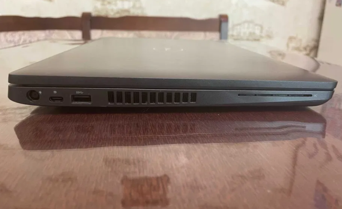 Ігровий ноутбук Dell Latitude 5500 / 15.6" (1920x1080) IPS / Intel Core i7-8665U (4 (8) ядра по 1.9 - 4.8 GHz) / 8 GB DDR4 / 256 GB SSD / AMD Radeon 540X, 2 GB GDDR5, 64-bit / WebCam б/в - зображення 6