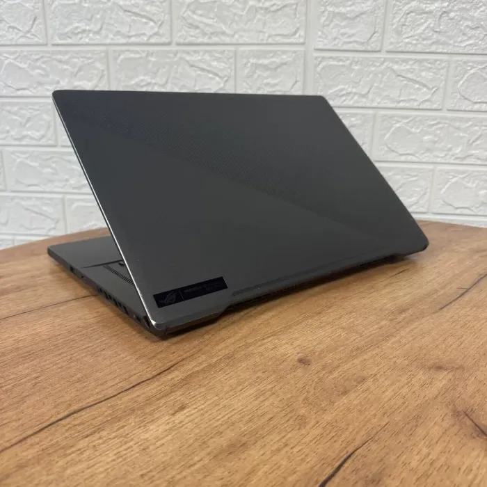 Ігровий ноутбук Б-клас Asus ROG Zephyrus GA503RM / 15.6" (2560x1440) IPS / AMD Ryzen 7 6800HS (8 (16) ядер по 3.2 - 4.7 GHz) / 16 GB DDR5 / 1000 GB SSD / nVidia GeForce RTX 3070 Ti, 8 GB GDDR6, 256-bit / WebCam б/в - зображення 6