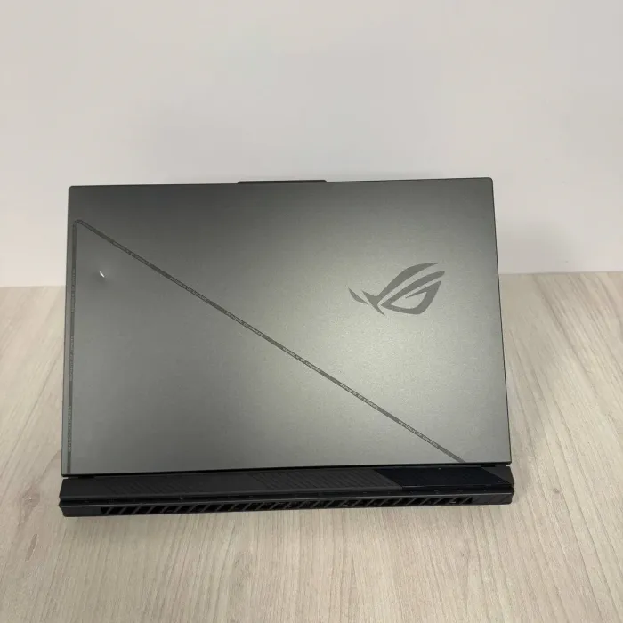 Ігровий ноутбук Б-класу Asus ROG Strix G18 G814JZ / 18" (2560x1600) IPS / Intel Core i9-13980HX (24 (32) ядра по 2,2 - 5,5 ГГц) / 32 ГБ DDR5 / 512 ГБ SSD NVMe / nVidia GeForce RTX 4080, 12 ГБ GDDR6, 192-біт / WebCam б/в - зображення 3