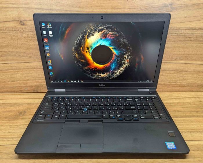 Ноутбук Dell Latitude 5580 / 15.6" (1920x1080) IPS / Intel Core i5-7300U (2 (4) ядра по 2.6 - 3.5 GHz) / 8 GB DDR4 / 240 GB SSD / Intel HD Graphics 620 / WebCam / TouchID / Windows 10 б/в - зображення 2