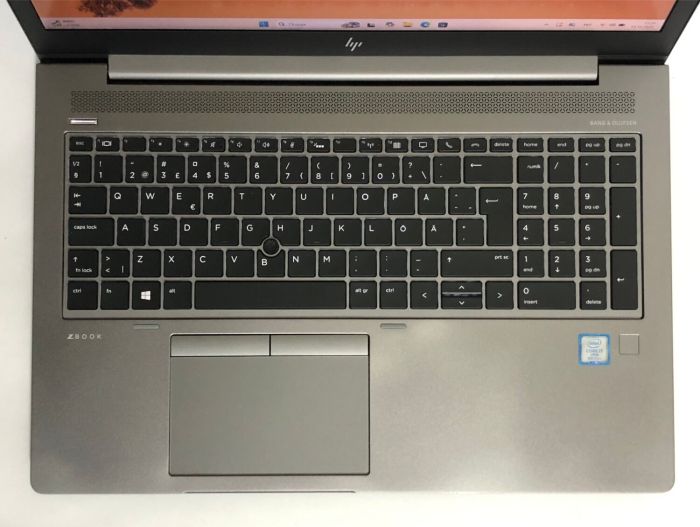 Ігровий ноутбук Б-класу HP Zbook 15u G5 / 15,6" (1920x1080) IPS / Intel Core i7-8650U (4 (8) ядра по 1,9 - 4,2 ГГц) / 32 ГБ DDR4 / 512 ГБ SSD / AMD Radeon Pro WX 3100, 2 ГБ DDR5, 128-біт / WebCam / Win 11 Pro б/в - зображення 8