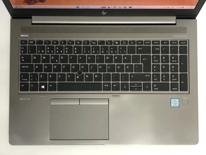 Ігровий ноутбук Б-класу HP Zbook 15u G5 / 15,6" (1920x1080) IPS / Intel Core i7-8650U (4 (8) ядра по 1,9 - 4,2 ГГц) / 32 ГБ DDR4 / 512 ГБ SSD / AMD Radeon Pro WX 3100, 2 ГБ DDR5, 128-біт / WebCam / Win 11 Pro б/в - зображення 8