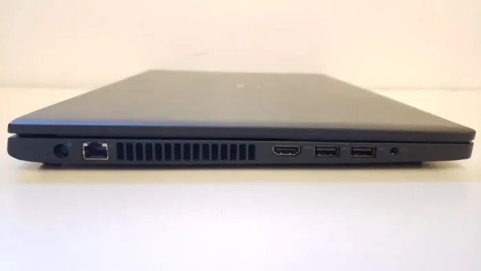 Ноутбук Dell Latitude 3560 / 15.6" (1366x768) TN / Intel Core i3-5005U (2 (4) ядра по 2.0 GHz) / 8 GB DDR3 / 256 GB SSD / Intel HD Graphics 5500 / WebCam б/в - зображення 2