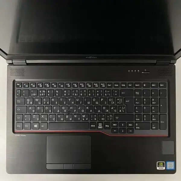 Мобільна робоча станція Fujitsu Celsius H780 / 15.6" (1920x1080) IPS / Intel Core i7-8750H (6 (12) ядер по 2.2 - 4.1 GHz) / 32 GB DDR4 / 512 GB SSD / nVidia Quadro P600, 4 GB GDDR5, 128-bit / WebCam / Fingerprint б/в - зображення 3