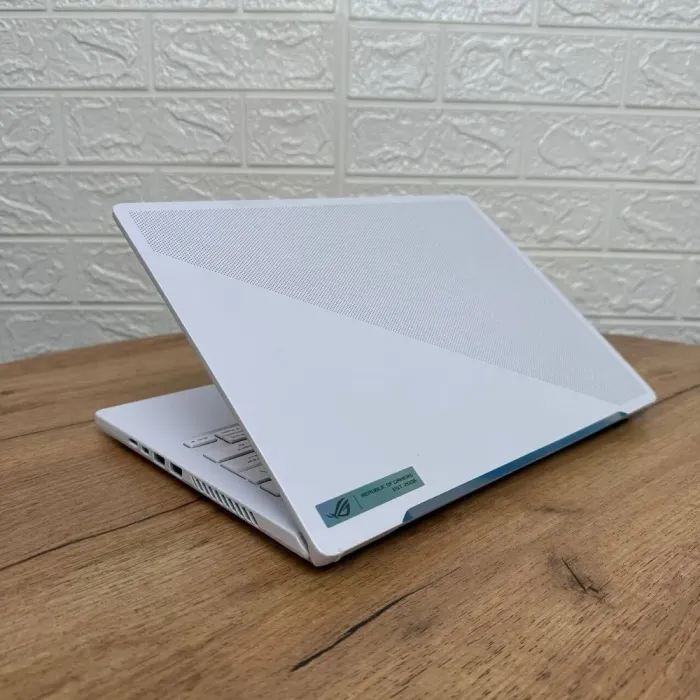 Ігровий ультрабук Asus ROG Zephyrus G14 GA402XV / 14" (2560x1600) IPS / AMD Ryzen 9 7940HS (8 (16) ядер по 4.0 - 5.2 GHz) / 16 GB DDR5 / 512 GB SSD / nVidia GeForce RTX 4060, 8 GB GDDR6, 128-bit / WebCam б/в - зображення 6