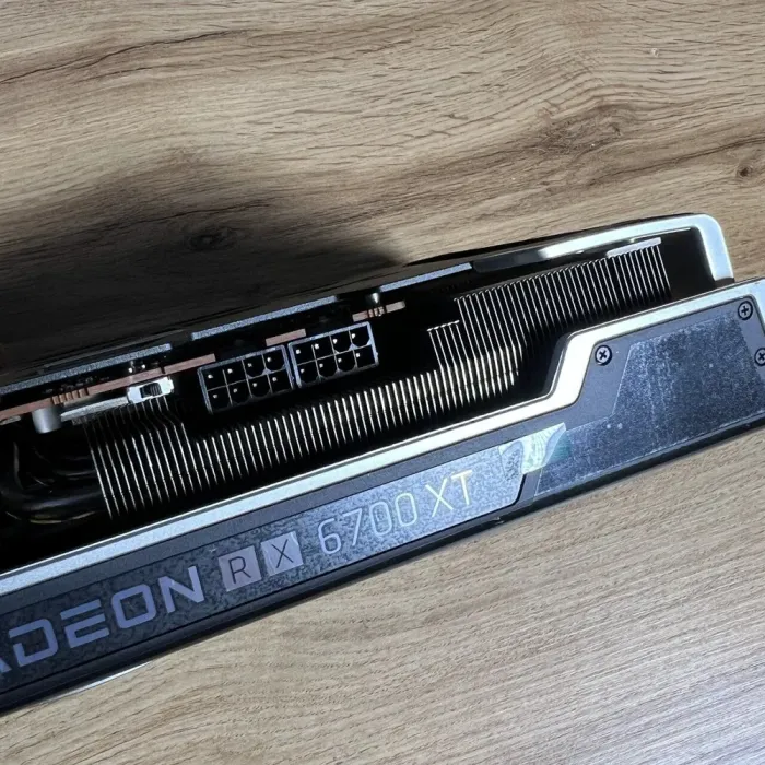 Дискретна відеокарта AMD Radeon RX 6700 XT, 12 GB GDDR6, 192-bit / 1x HDMI, 3x DisplayPort б/в - зображення 4