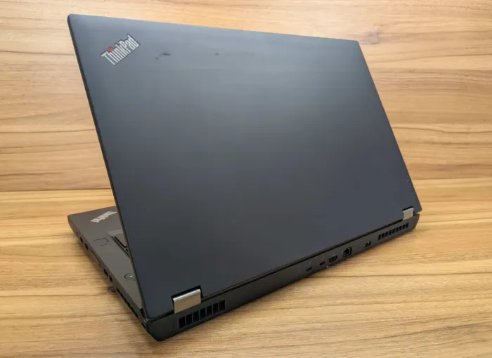 Мобільна робоча станція Lenovo ThinkPad P71 / 17.3" (1920x1080) IPS / Intel Core i7-7700HQ (4 (8) ядра по 2.8 - 3.8 GHz) / 32 GB DDR4 / 512 GB SSD / nVidia Quadro P3000, 6 GB GDDR5, 192-bit / WebCam / TouchID / Windows 10 б/в - зображення 6