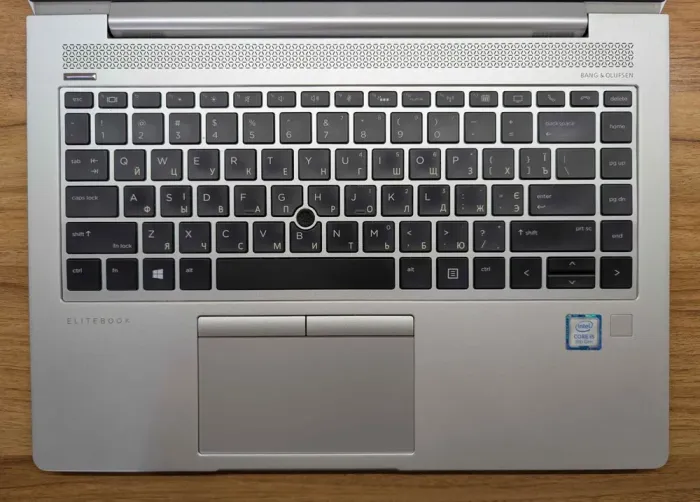 Ультрабук Б-клас HP EliteBook 840 G5 / 14" (1920x1080) IPS / Intel Core i5-8250U (4 (8) ядра по 1.6 - 3.4 GHz) / 16 GB DDR4 / 512 GB SSD / Intel UHD Graphics 620 / TouchID / WebCam / Windows 10 б/в - зображення 3