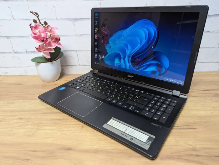 Ноутбук Acer Aspire V5 ZRQ / 15.6" (1366x768) TN / Intel Core i5-4200U (2 (4) ядра по 1.6 - 2.6 GHz) / 8 GB DDR3 / 128 GB SSD / Intel HD Graphics 4400 / WebCam б/в - зображення 4