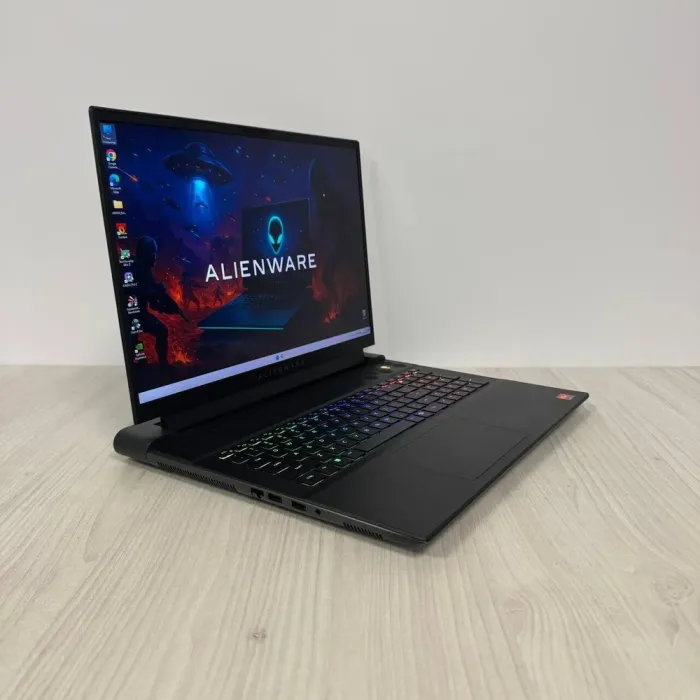 Ігровий ноутбук Dell Alienware m18 R1 / 18" (1920x1200) IPS / AMD Ryzen 9 7845HX (12 (24) ядер по 3.0 - 5.2 GHz) / 32 GB DDR5 / 1000 GB SSD NVMe / nVidia GeForce RTX 4070, 8 GB GDDR6, 128-bit / WebCam б/в - зображення 4