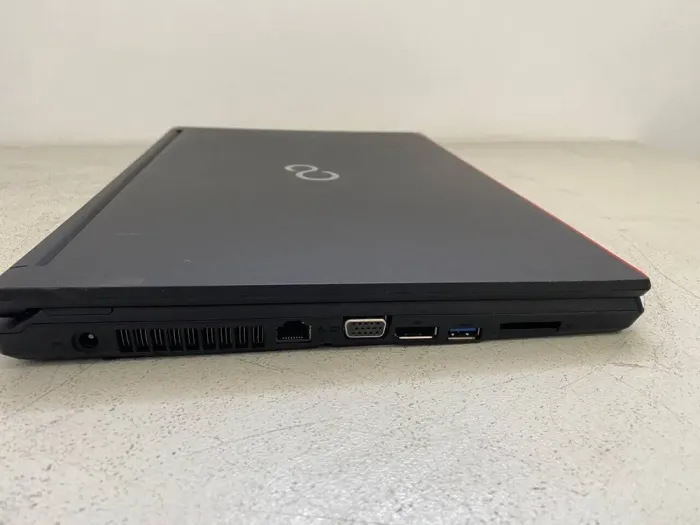 Ноутбук Б-клас Fujitsu LifeBook E554 / 15.6" (1920x1080) IPS / Intel Core i5-4210M (2 (4) ядра по 2.6 - 3.2 GHz) / 8 GB DDR3 / 240 GB SSD / Intel HD Graphics 4600 / WebCam б/в - зображення 5