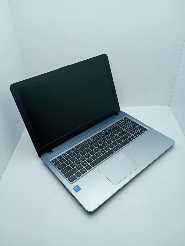 Ноутбук Asus X540 / 15.6" (1366x768) TN / Intel Core i3-5005U (2 (4) ядра по 2.0 GHz) / 12 GB DDR3 / 500 GB SSD / Intel HD Graphics 5500 / WebCam б/в - зображення 3