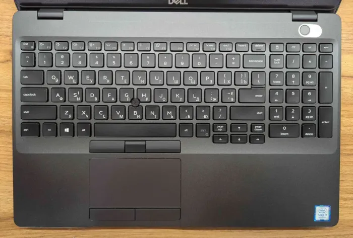 Ноутбук робоча станція Dell Precision 3541 / 15.6" (1920x1080) IPS / Intel Core i7-9850H (6 (12) ядер по 2.6 - 4.6 GHz) / 32 GB DDR4 / 1000 GB SSD / nVidia Quadro P620, 4 GB GDDR5 128-bit / WebCam / TouchID / Windows 10 б/в - зображення 3