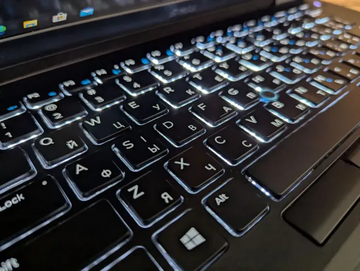 Ультрабук Dell Latitude E7470 / 14" (1920x1080) IPS / Intel Core i5-6300U (2 (4) ядра по 2.4 - 3.0 GHz) / 8 GB DDR4 / 256 GB SSD / Intel HD Graphics 520 / HDMI / Windows 10 б/в - зображення 6