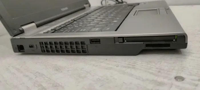 Ноутбук Toshiba Tecra M9 / 14.1" TN / Intel Core 2 Duo T7500 (2 ядра по 2.2GHz) / 4GB DDR2 / 160GB HDD / Quadro NVS 130M, 128MB GDDR2, 64-bit / DVD-ROM б/в - зображення 5