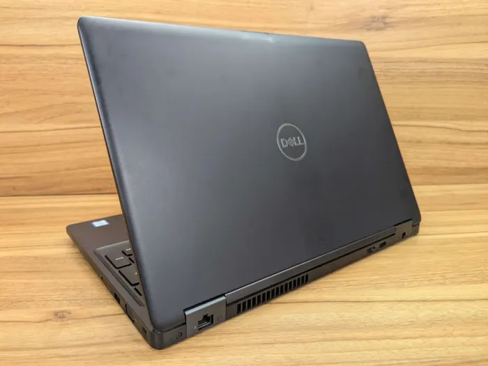 Ультрабук Б-клас Dell Latitude 5590 / 15.6" (1920x1080) IPS / Intel Core i5-7300U (2 (4) ядра по 2.6 - 3.5 GHz) / 8 GB DDR4 / 256 GB SSD / Intel HD Graphics 620 / WebCam / Windows 10 б/в - зображення 7