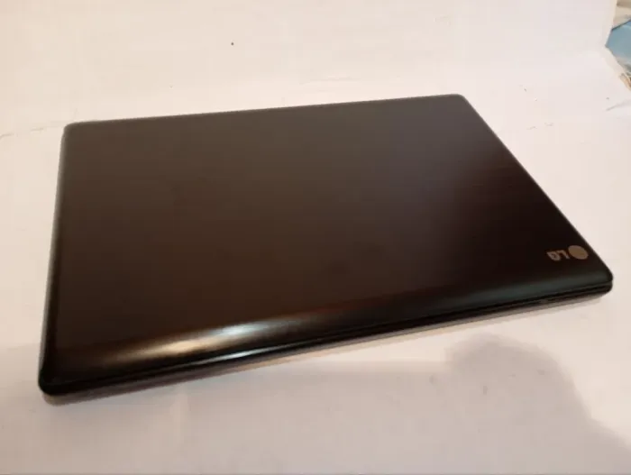 Ноутбук Б-клас LG S525 / 15.6" (1366x768) TN / Intel Pentium B950 (2 ядра по 2.1 GHz) / 8 GB DDR3 / 500 GB HDD / Intel HD Graphics / WebCam / АКБ не бере заряд б/в - зображення 7