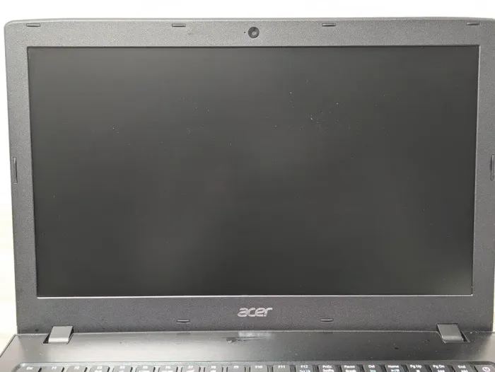Ноутбук Б-клас Acer Aspire E 15 / 15.6" (1366x768) TN / AMD A10-9600P (4 ядра по 2.4 - 3.3 GHz) / 16 GB DDR3 / 256 GB SSD / AMD Radeon R7 M340, 1 GB GDDR3, 64-bit / WebCam б/в - зображення 3